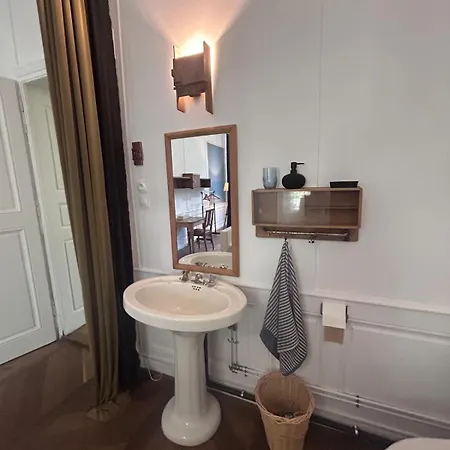 La Maison Des Dames Apartamento *