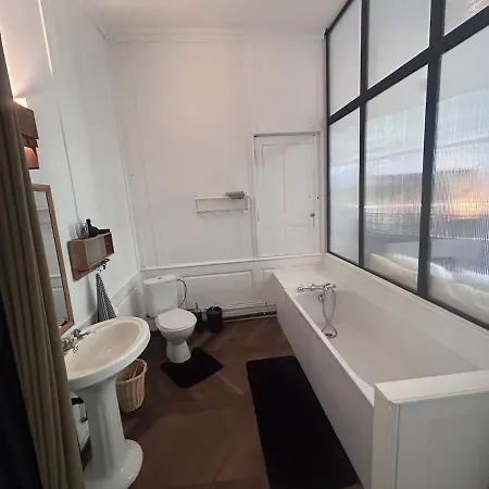 La Maison Des Dames Apartamento *
